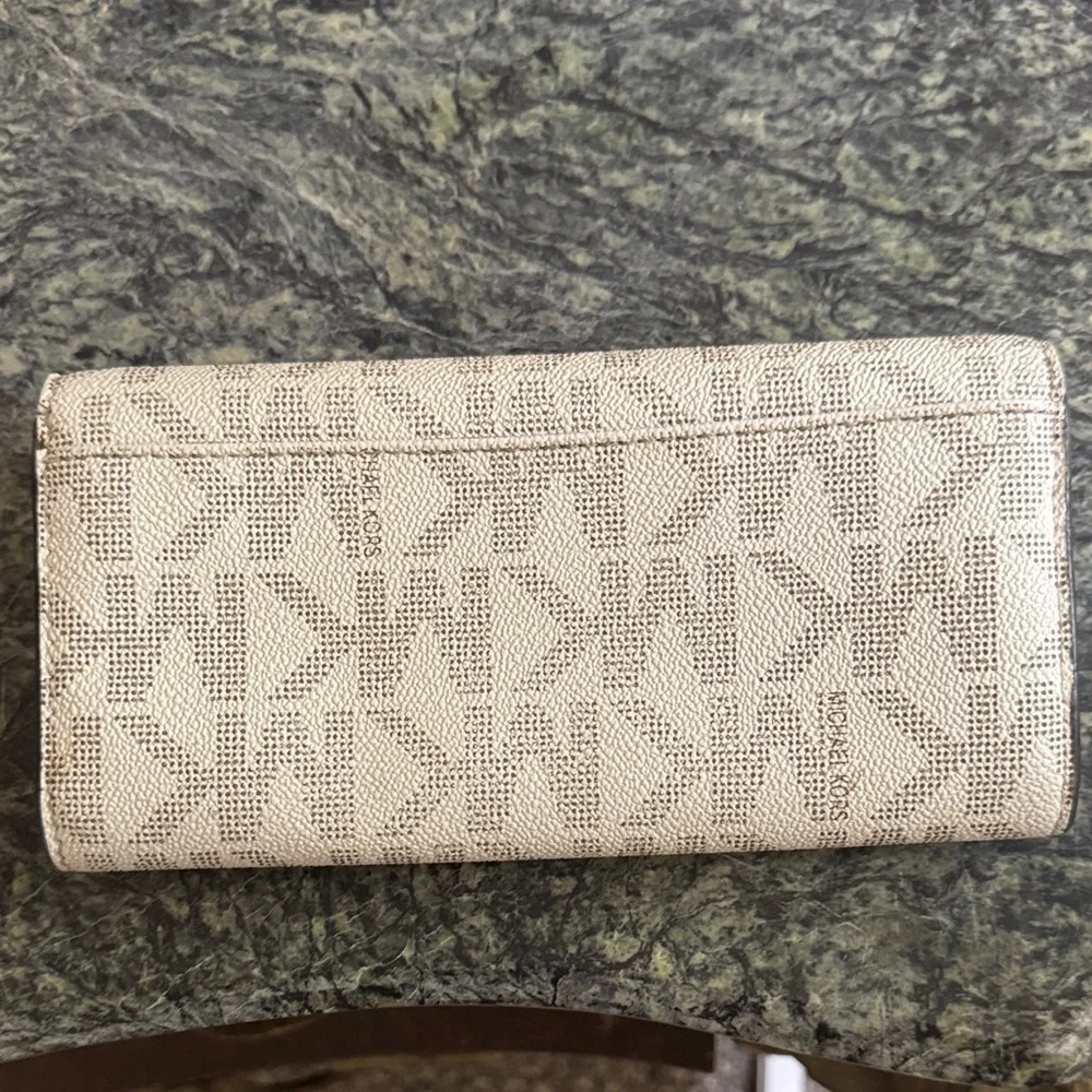 Authentic Michael Kors Logo large snap front leather